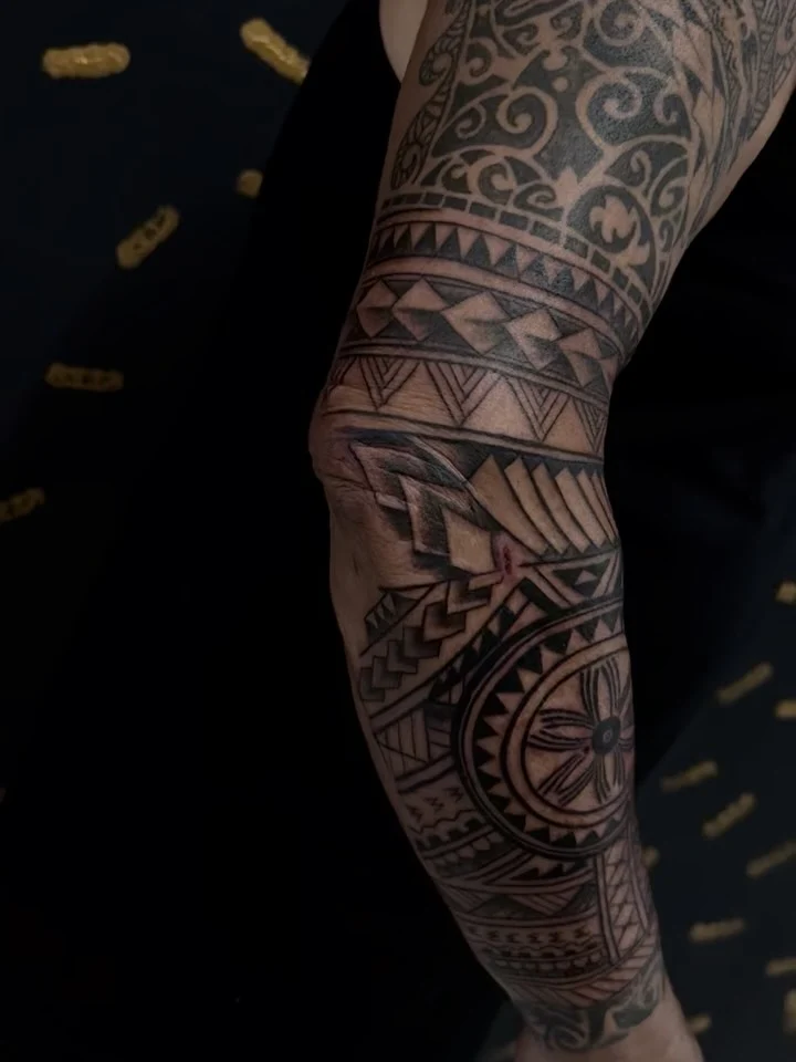 BLACK DAGGER TATTOO Maori - Tribal - Ornamental 01