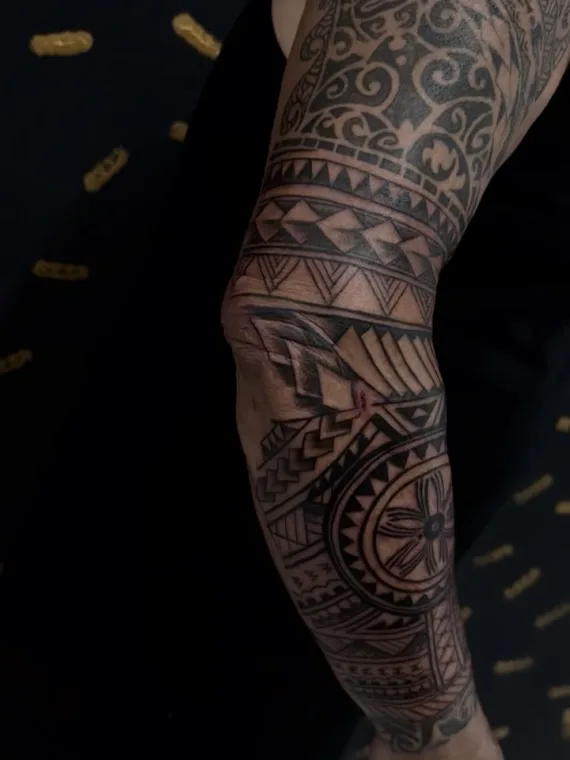 BLACK DAGGER TATTOO Maori - Tribal - Ornamental 01